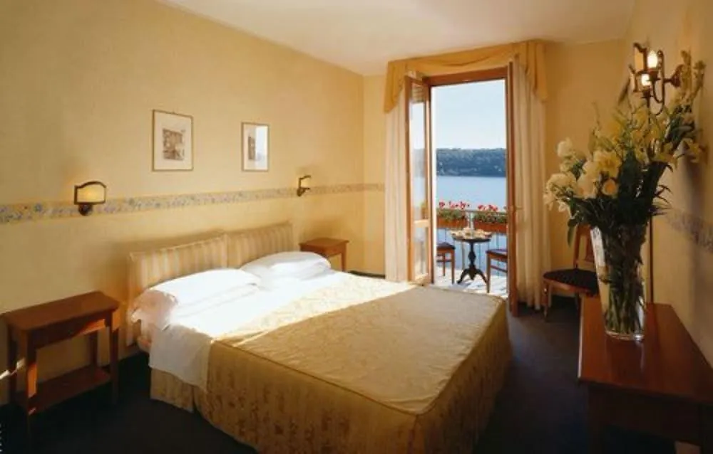 Hotel Duomo Salo 4*,