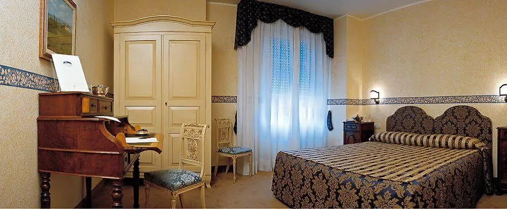 Hotel Duomo Salo 4*,